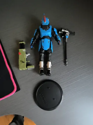 Figura Fortnite Azul y Negra