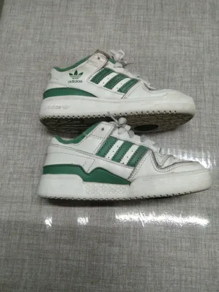 Scarpe Adidas bimbo taglia 28