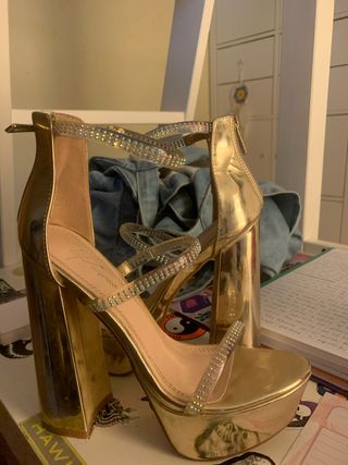 Sandalias Doradas Plataforma con Brillantes