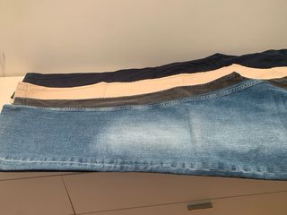 4 pantalones de hombre (2 chinos y 2 vaqueros)