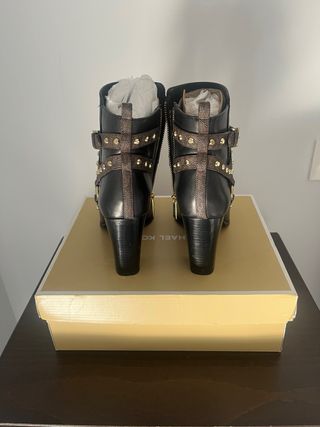 Botines Michael Kors Preston Negros y Dorados