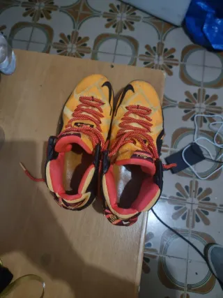 Nike Lebron Carmesí