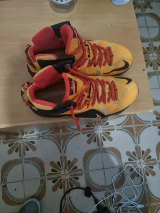 Nike Lebron Carmesí