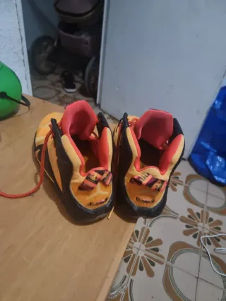 Nike Lebron Carmesí