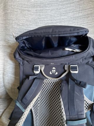 Mochila Quechua 30L Negra y Gris
