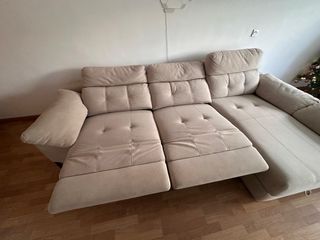 Divano a 3 posti color sabbia. 1 anno, garanzia