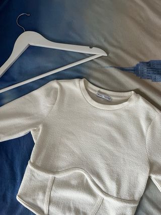 Top Bershka blanco canalé