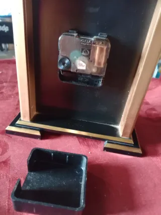 Relógio de mesa Quartz dourado