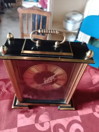 Relógio de mesa Quartz dourado