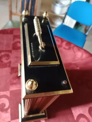 Relógio de mesa Quartz dourado