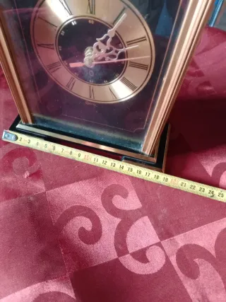 Relógio de mesa Quartz dourado