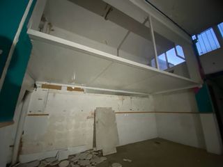 Altillo hierro, suelo madera y escalera