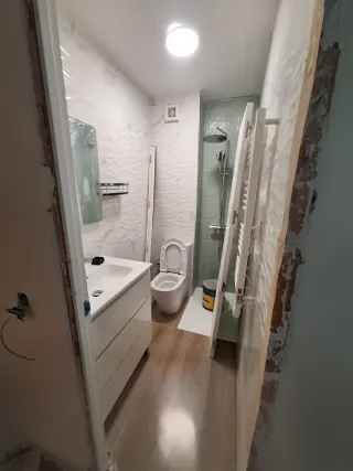 Reforma baño único acabados