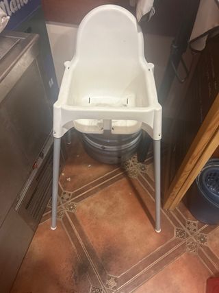 Trona de bebé blanca