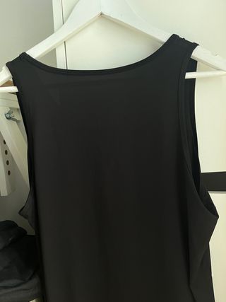 Top negro sin mangas