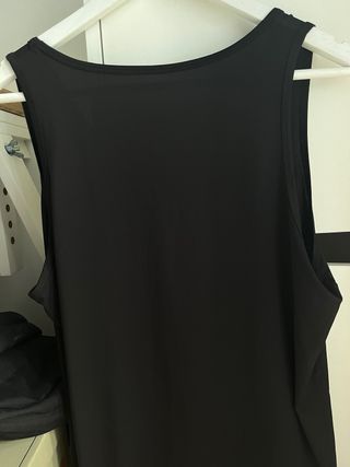 Top negro sin mangas