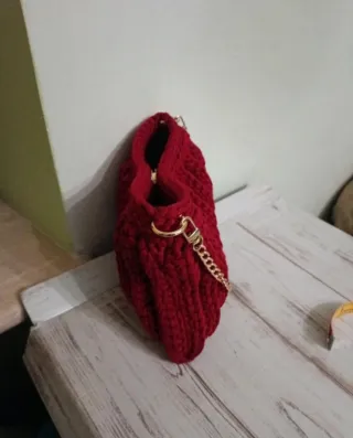 Borsetta uncinetto fatta a mano. Interno foderato.