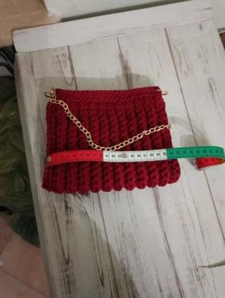 Borsetta uncinetto fatta a mano. Interno foderato.