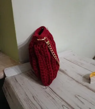 Borsetta uncinetto fatta a mano. Interno foderato.