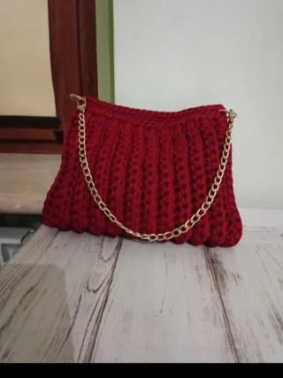 Borsetta uncinetto fatta a mano. Interno foderato.