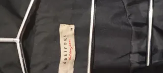 Cazadora negra mujer muy poco uso