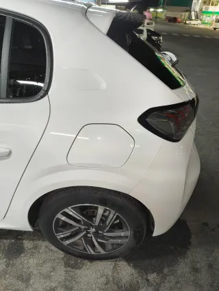 Peugeot 208 Allure 2021