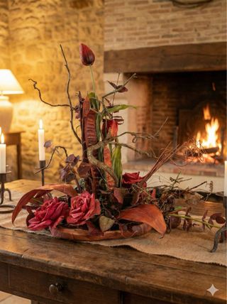 Centro de Mesa Floral Rojo y Marrón