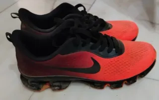 Zapatillas Nike Naranja y Negro