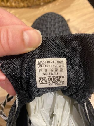 Zapatillas Adidas Negras con Cordones Blancos