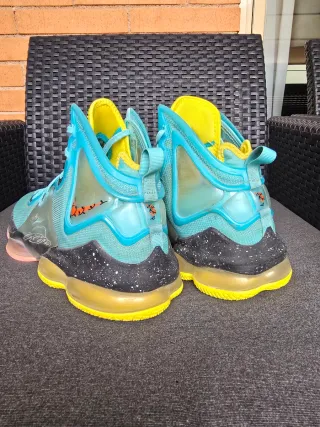 Nike LeBron Azul/Amarillo - Cámara a reparar