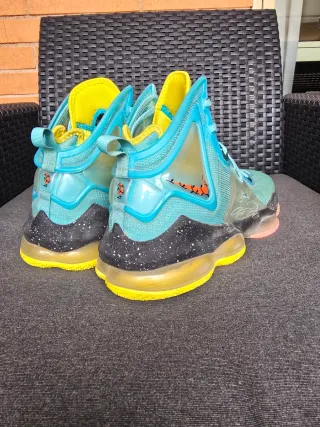 Nike LeBron Azul/Amarillo - Cámara a reparar
