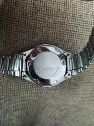 Reloj Seiko Negro y Dorado Automático