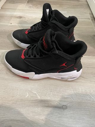 Zapatillas Jordan Max Aura 4 Negras Rojas