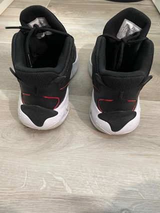 Zapatillas Jordan Max Aura 4 Negras Rojas