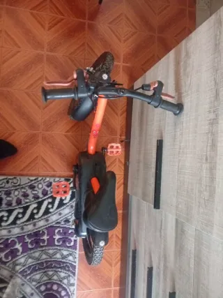 Bicicleta infantil B-twin naranja