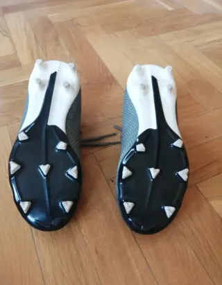 Botas de fútbol como nuevas ADIDAS. Talla 33