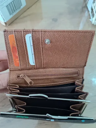 Cartera de mujer sin usar