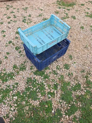 Cajas de plástico apilables de diferentes tamaños