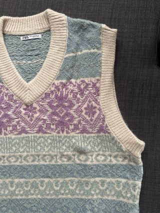 Chaleco Zara Jacquard Beige y Morado