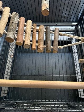 Jaula grande para loros y pájaros.