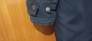 Cazadora negra mujer con capucha