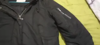 Cazadora negra mujer con capucha