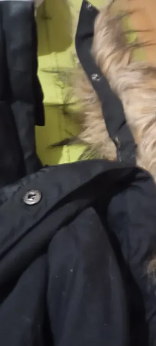 Cazadora negra mujer con capucha