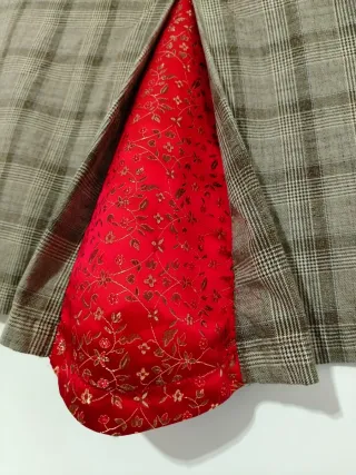 Gonna a quadri marrone con dettagli rossi