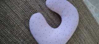 Cojín de lactancia rosa estrellas