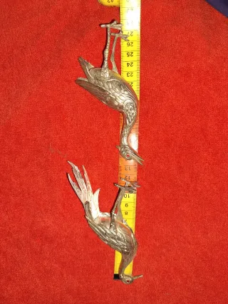 Figuras de pájaros plateados