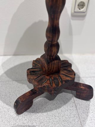 Mesita auxiliar de madera antigua