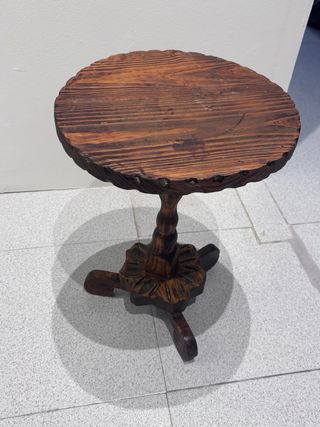 Mesita auxiliar de madera antigua