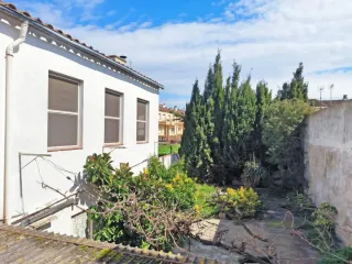 Casa amb jardí al centre de Torroella de Montgrí