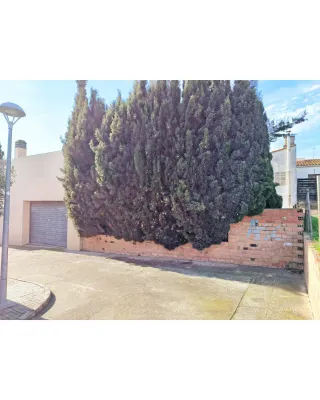 Casa amb jardí al centre de Torroella de Montgrí
